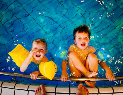 6 motive să învățăm să înotăm