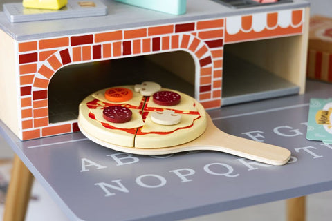 Cuptor pizzerie cu accesorii din lemn, Ecotoys, joc de rol, dezvolta imaginatia si abilitatile manuale