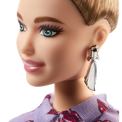 Mattel - Papusa Barbie Fashionista Plinuta in Salopeta cu Pantaloni Scurti