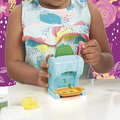 Hasbro - Papusa Baby Alive Snackin Shapes