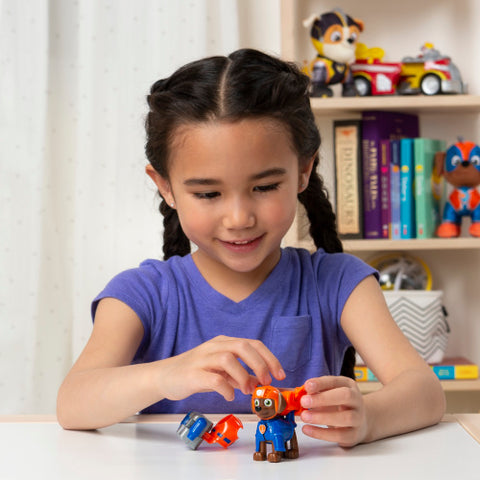 Spin Master - Set Paw Patrol Catel Zuma cu 2 Uniforme