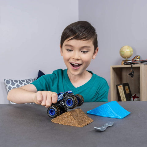 Spin Master - Set de Joaca Camioneta cu Nisip Kinetic Thunder Blue Monster Jam