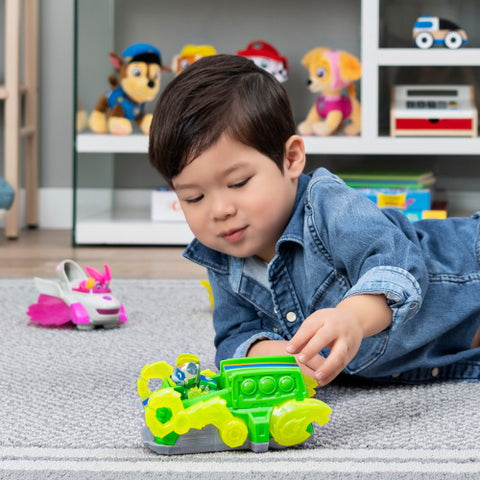 Spin Master - Figurina Rocky cu Vehicul cu Sunete si Lumini Patrula Catelusilor