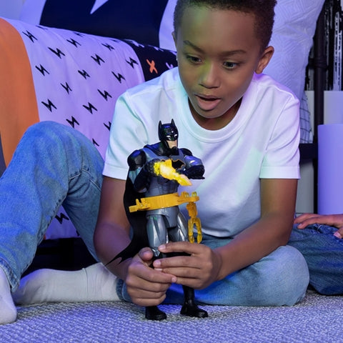 Spin Master - Figurin Batman Deluxe cu Accesorii si Fraze in Limba Engleza 29 cm