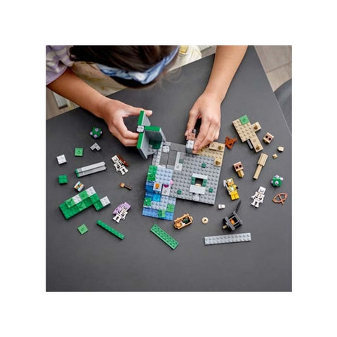 LEGO Minecraft Temnita cu Schelete 21189