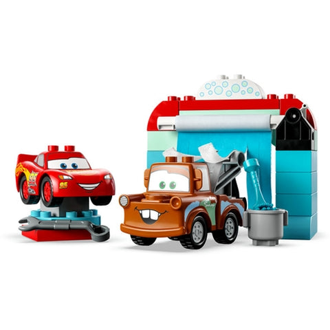 Distractie la spalatorie cu Lightning McQueen si Mater