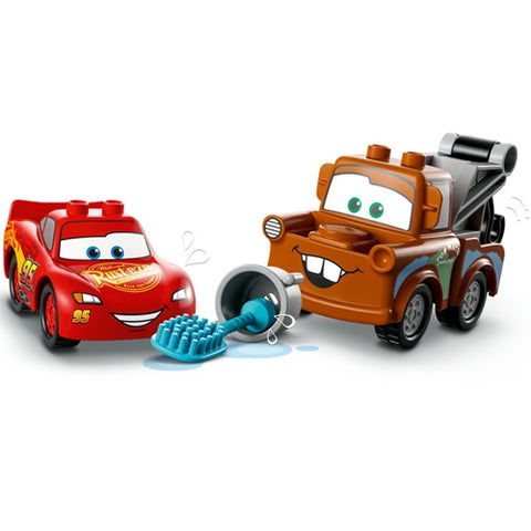 Distractie la spalatorie cu Lightning McQueen si Mater