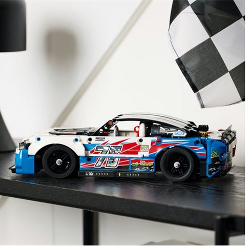 LEGO - LEGO Technic NASCAR Next Gen Chevrolet Camaro ZL1 42153