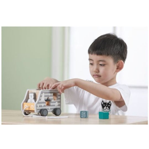 New Classic Toys - Jucarie de Tras New Classic Toys Sortator Forme Geometrice Camion PolarB