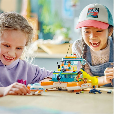 Lego - LEGO Friends Barca de Salvare pe Mare 41734