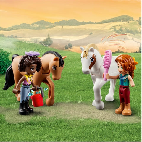 Lego - LEGO Friends Grajdul pentru Cai al lui Autumn 41745