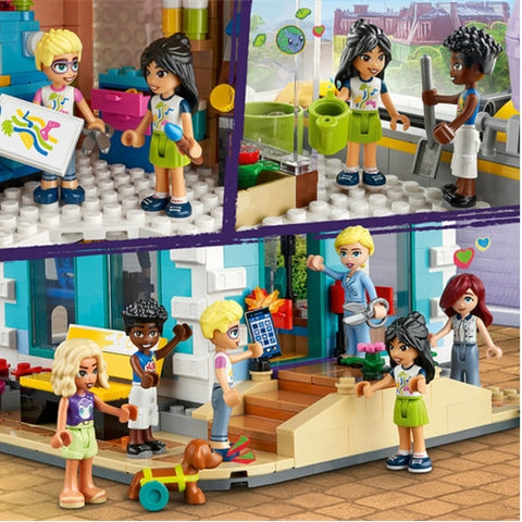 Lego - LEGO Friends Centrul Recreativ al Comunitatii din Heartlake 41748