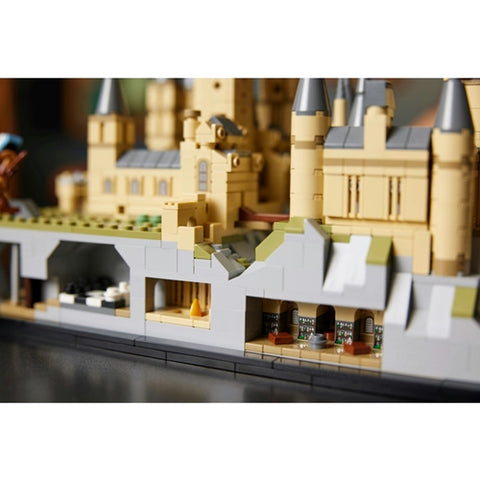 Lego - LEGO Harry Potter Castelul Hogwarts si Imprejurimile 76419