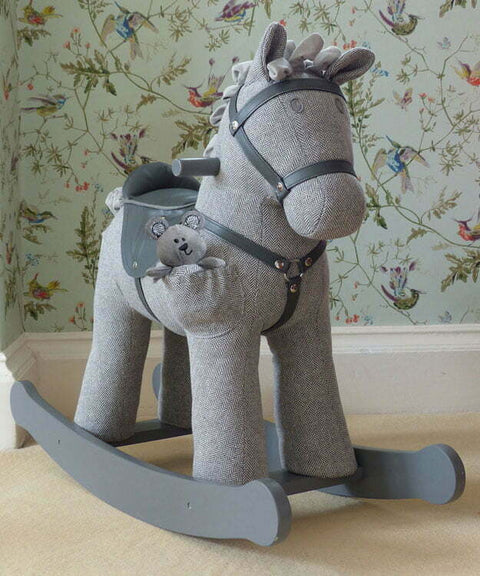 Little Bird Told Me - Stirling Mac Rocking Horse, pentru copii de peste 9 luni, Jucarie moale inclusa cu balansoare din lemn, tesaturi senzoriale pentru fetite si baieti