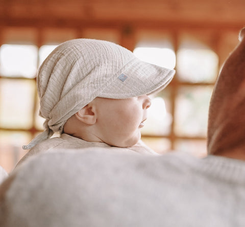 Sepcuta de soare 6 luni - 6 ani reglabila din bumbac muselina cu cozoroc pentru protectie, White